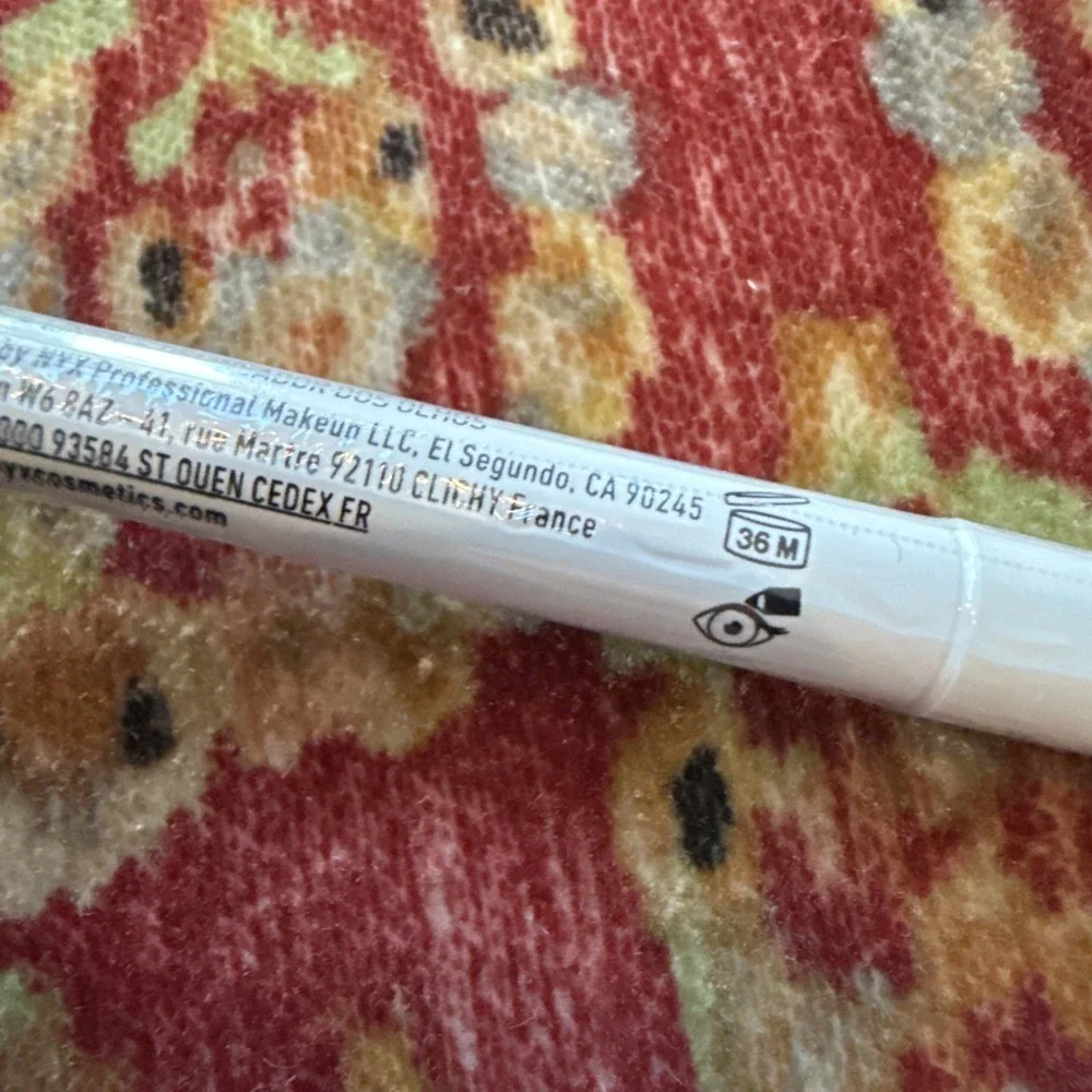 NYX retractable eye